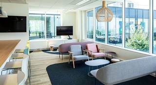 229 m² office space for rent ideally located along the busy Leuvensesteenweg in Zaventem and close to the R0 (2 km) and E40 (2.8 km) motorways.The...