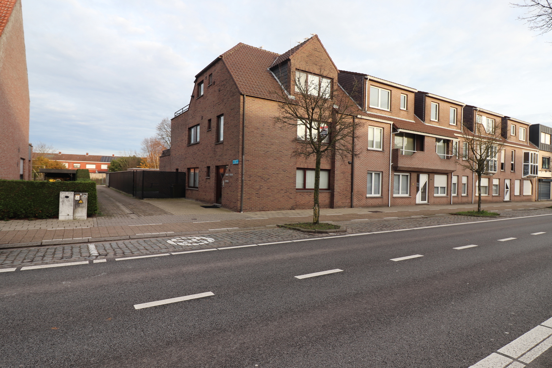 Een recent appartement op de eerste verdieping met ruim terras en garageplaats. - foto 2