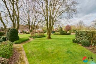 <p>Ben je op zoek naar een mooie bouwgrond in een groene omgeving in ’t Herent? Deze locatie staat gekend om haar residentiële karakter, met een vlotte bereikbaarheid en nabijheid van het centrum, winkels en scholen. Bovendien ligt het perceel vlakbij het Kolis en wandel je van hieruit zo de omliggende bossen in.<br /><br />Het perceel is geschikt voor het realiseren van een open bebouwing, met voldoende mogelijkheden voor een comfortabele woning en tuin.<br />Bouwvoorschriften:<br />- Gelijkvloers: 12 m breed en 17 m diep<br />- Verdieping: 12 m breed en 12 m diep<br /><br />De woning zoals afgebeeld kan gerealiseerd worden in samenwerking met AVL Woningbouw.<br /><br />Interesse? Contacteer ons en we helpen je dichtblij verder.</p>