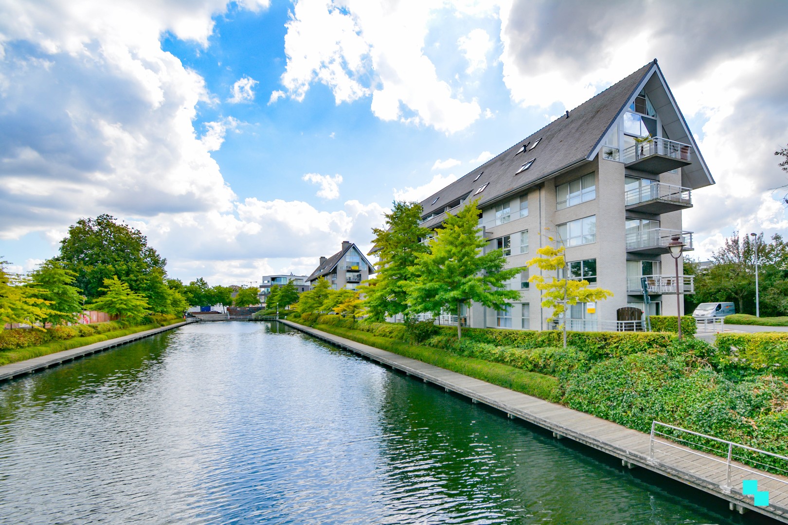UItzonderlijk ruim appartement aan het water te Roeselare! - photo 1