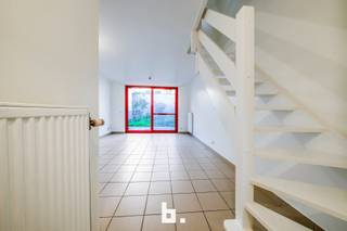 Ontdek deze charmante en instapklare stadswoning (bouwjaar 2001), gelegen in een rustige straat in het bruisende hart van Brugge. De woning heeft...