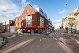 Gezellig wonen met alle comfort op wandelafstandOntdek dit prachtige hoekappartement op de eerste verdieping, gelegen in een verzorgde residentie...