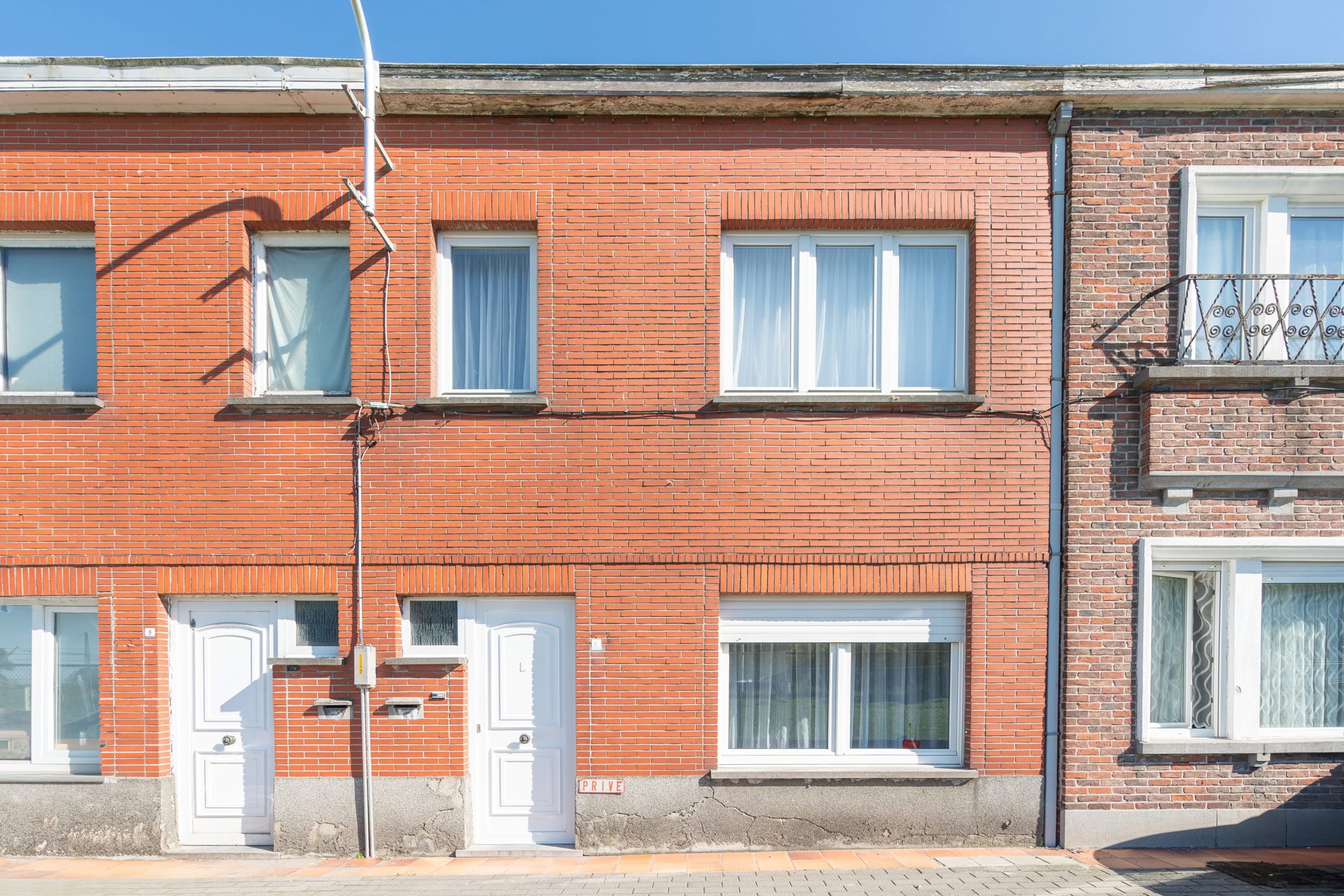 Rijwoning met 2 slaapkamers gelegen in een doodlopende straat.  - foto 1