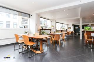 Uniek handelspand/opbrengsteigendom met ruime woonst op toplocatie in het centrum van Merchtem!In het bruisende hart van Merchtem bevindt zich dit...