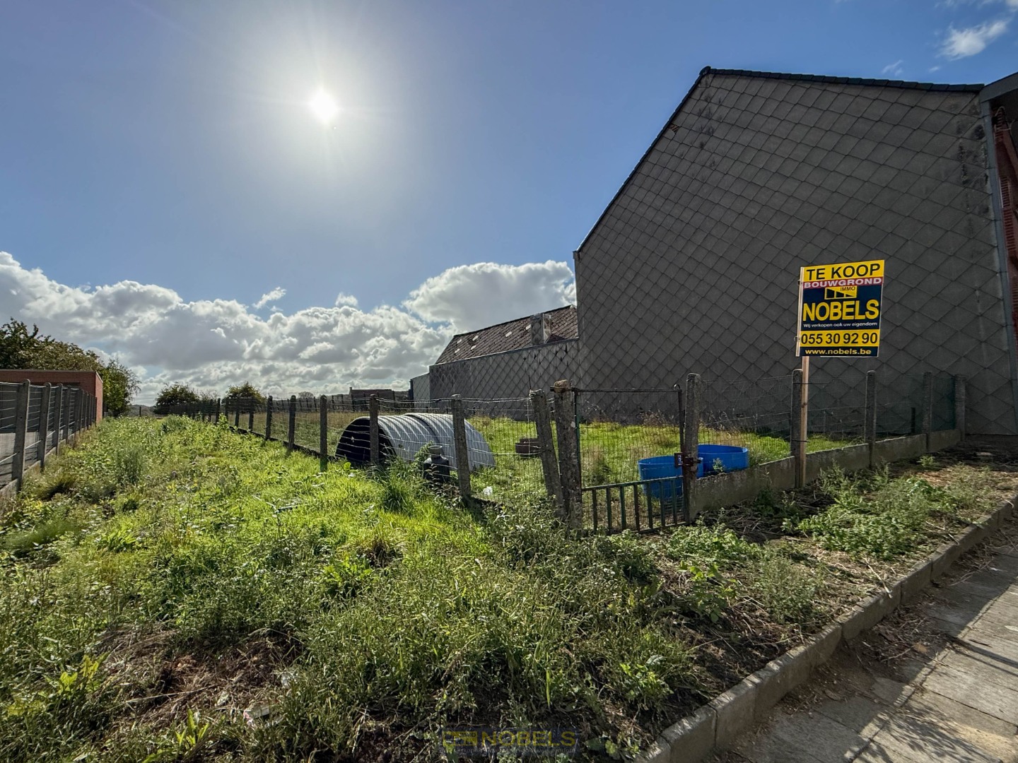 Te koop, rustig gelegen perceel voor halfopen bebouwing in de glooiende omgeving van Brakel - foto 5