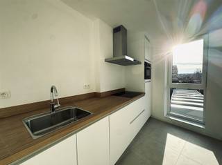 Dit splinternieuw appartement is gelegen op de tweede verdieping in het centrum van Beveren. De indeling van het appartement is als volgt: U...