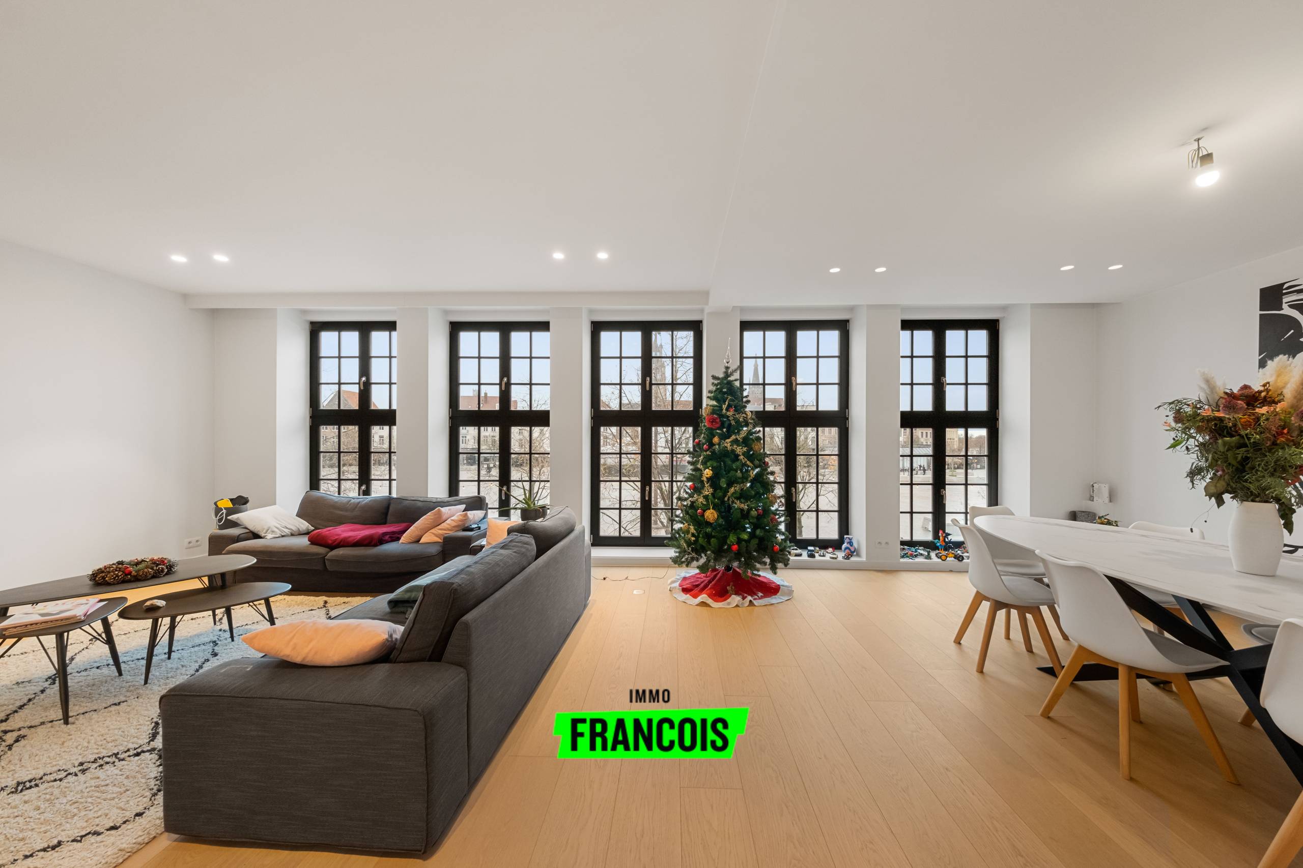 Ruim appartement met uniek zicht over ’t Zand te Brugge - foto 4