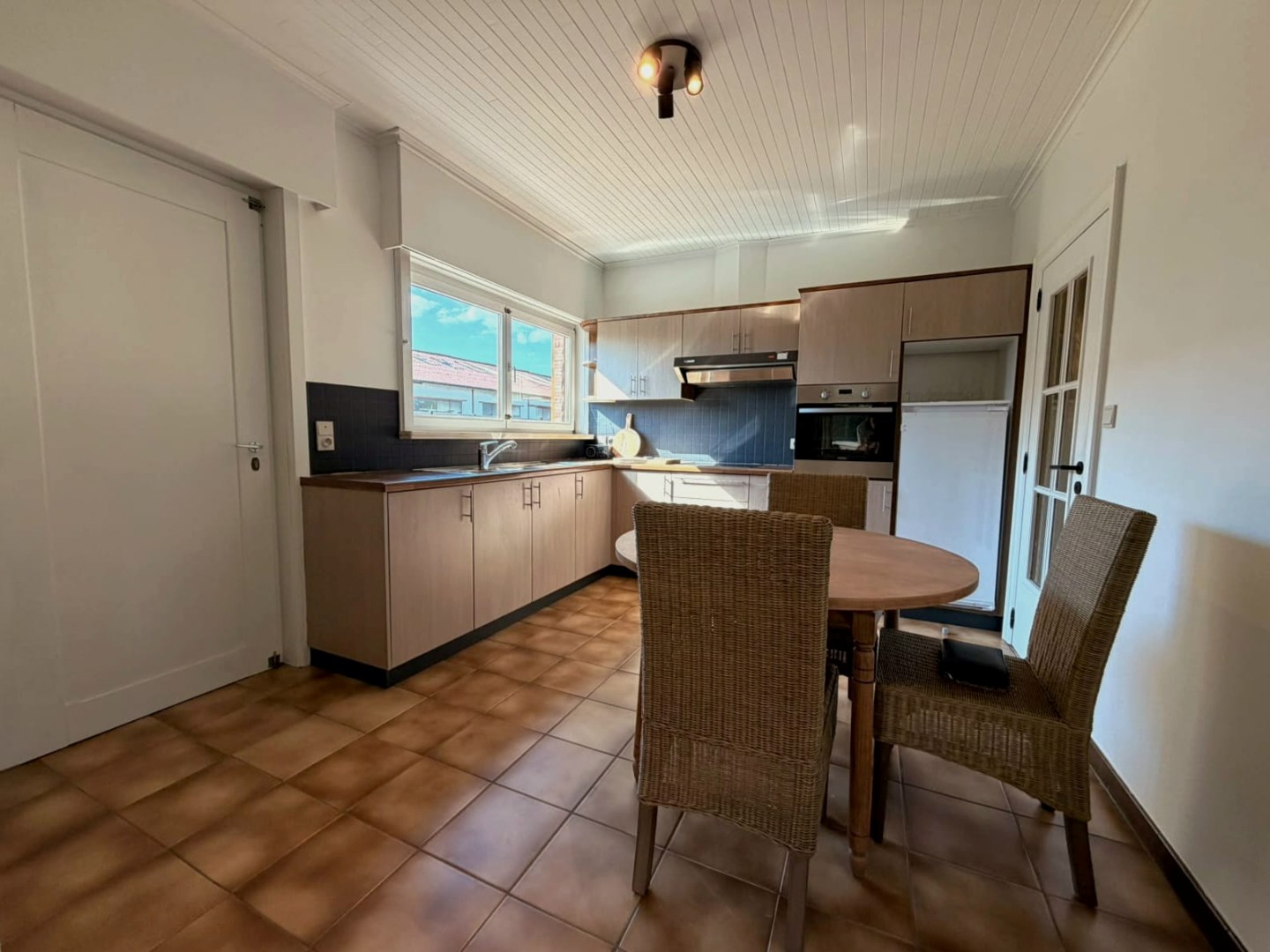 CHARMANTE, INSTAPKLARE GEZINSWONING MET GARAGE EN TUIN - foto 5