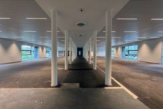 Op een strategische locatie in Gent bieden wij een ruime en moderne kantoorruimte van 815 m² te huur aan.De ruimte bevindt zich in een recent,...