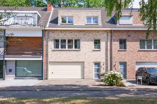 Deze verzorgde woning is ideaal gelegen op wandelafstand van het centrum van Kapellen, in de nabijheid van winkels, scholen en openbaar vervoer...