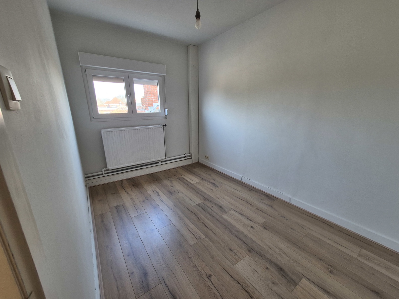 Charmante halfopen woning met 3 slaapkamers en prachtige tuin te huur. - foto 4