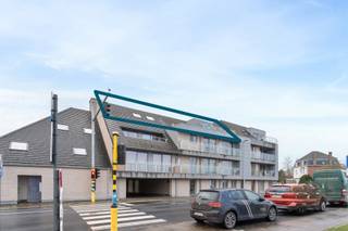 Ontdek dit zeer mooi appartement met 2 slaapkamers en 2 terrassen in Rumbeke. <br /><br />De indeling is als volgt: <br />- Inkomhall <br />- Toilet<br />- 2 slaapkamers <br />- Badkamer met douche en dubbel lavabo<br />- Keuken<br />- Leefruimte<br />- Berging <br />- 2 mooie terrassen. <br /><br />-&gt; Mogelijkheid om een garage aan te kopen: 25.000 euro (excl. kosten)<br />-&gt; Mogelijkheid om een autostaanplaats aan te kopen: 12.500 euro (excl. kosten)<br /><br />Plan snel uw bezoek in via www.albert.immo of bel naar Angelique op 0484/74 25 68.