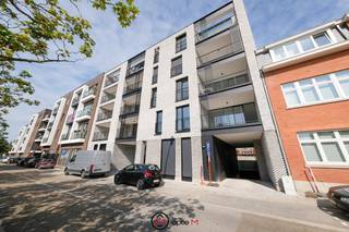 Dit recente appartement aan de Stadsomvaart in Hasselt, schuin tegenover het ziekenhuis, biedt modern en duurzaam wooncomfort.De woning maakt deel...