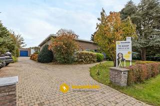 Bungalowwoning met 3 slaapkamers, bureauruimte en groot perceel van 2.984 m² te koop in Wachtebeke!In de Ramonshoek 5 vindt u deze charmante...