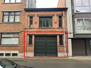 Deze opslagruimte is gelegen in het centrum en is gemakkelijk te bereiken met de wagen.De afmetingen bedragen: 13m x 6m. De hoogte bedraagt 3...