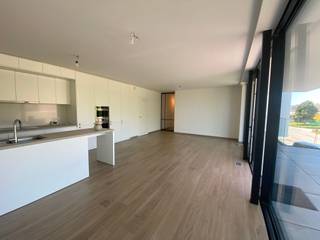 Dit lichtrijke en stijlvolle appartement biedt alles wat je nodig hebt om comfortabel te wonen.Het appartement beschikt over een ruim woongedeelte...