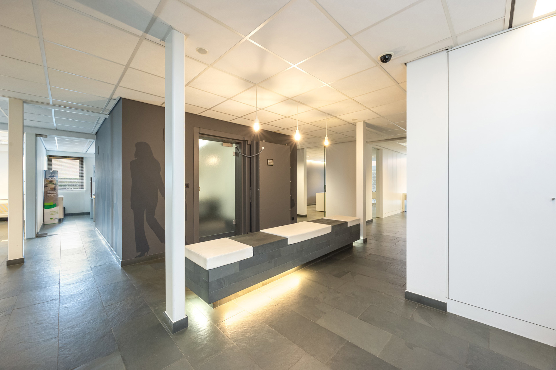 Goed gelegen kantoorruimte (circa 265m²) in het centrum van Meer (Hoogstraten) met parking. - foto 5