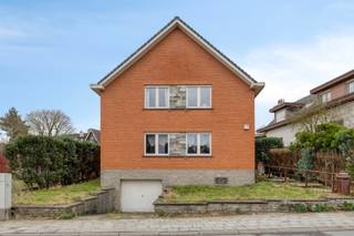 "Faire offre à partir de" Découvrez cette spacieuse et lumineuse maison familiale située Kattebroekstraat 17 à —, un lieu de vie idéal pour ceux...