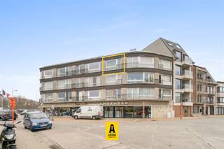 Gezellig en zonnig appartement gelegen in een kleine residentie vlak aan het toeristisch centrum van Bredene. De winkels en de tram liggen...