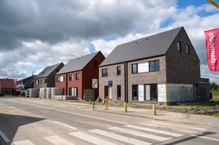 In het centrum van Heultje realiseert Danneels een nieuwbouwproject met energiezuinige gezinswoningen in hedendaagse stijl. De woningen zijn rustig...
