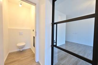 Deze volledig gerenoveerde woning combineert het karakter van een charmante woning uit de jaren ’50 met het comfort en de energiezuinigheid van...