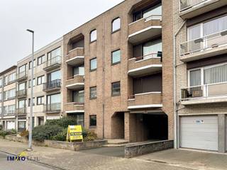 Hebt u er ook genoeg van om een parkeerplaats te zoeken of een bewonerskaart te betalen? Investeer in uw eigen gesloten garagebox: een duurzame belegging voor uw eigen comfort of als (eerste) vastgoedinvestering.<br /><br />De garagebox (n° 8) is bereikbaar via een gemeenschappelijke doorgang en de box beschikt over een manuele poort.<br /><br />Tevens vlakbij de Ring Brussel, scholen, winkels en openbaar vervoer.<br /><br />Wees snel en contacteer Sofie via 0473/70 35 00 of sofie@immotijl.be