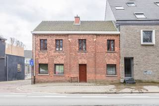 Op een bijzonder goede locatie bieden wij deze woning aan met een enorm groot potentieel.Dit pand biedt de unieke mogelijkheid om van deze bestaande...