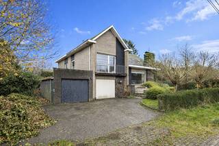 Te renoveren splitlevelwoning op perceel van 1360 m² in OostmalleIn een rustige en groene omgeving in het charmante Oostmalle vindt u deze...