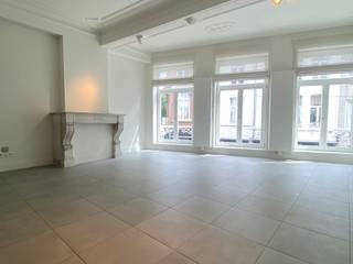 Dit stijlvol appartement van ca 82 m² ligt op de 1ste verdieping van een gerenoveerd pand.Het appartement heeft een zeer centrale ligging, vlakbij de...