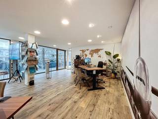 Springbok Travel verhuist!Afgewerkte handelsruimte van 68m² aan de rand van de stad, met een kwalitatieve afwerking en zeer goede visibiliteit...