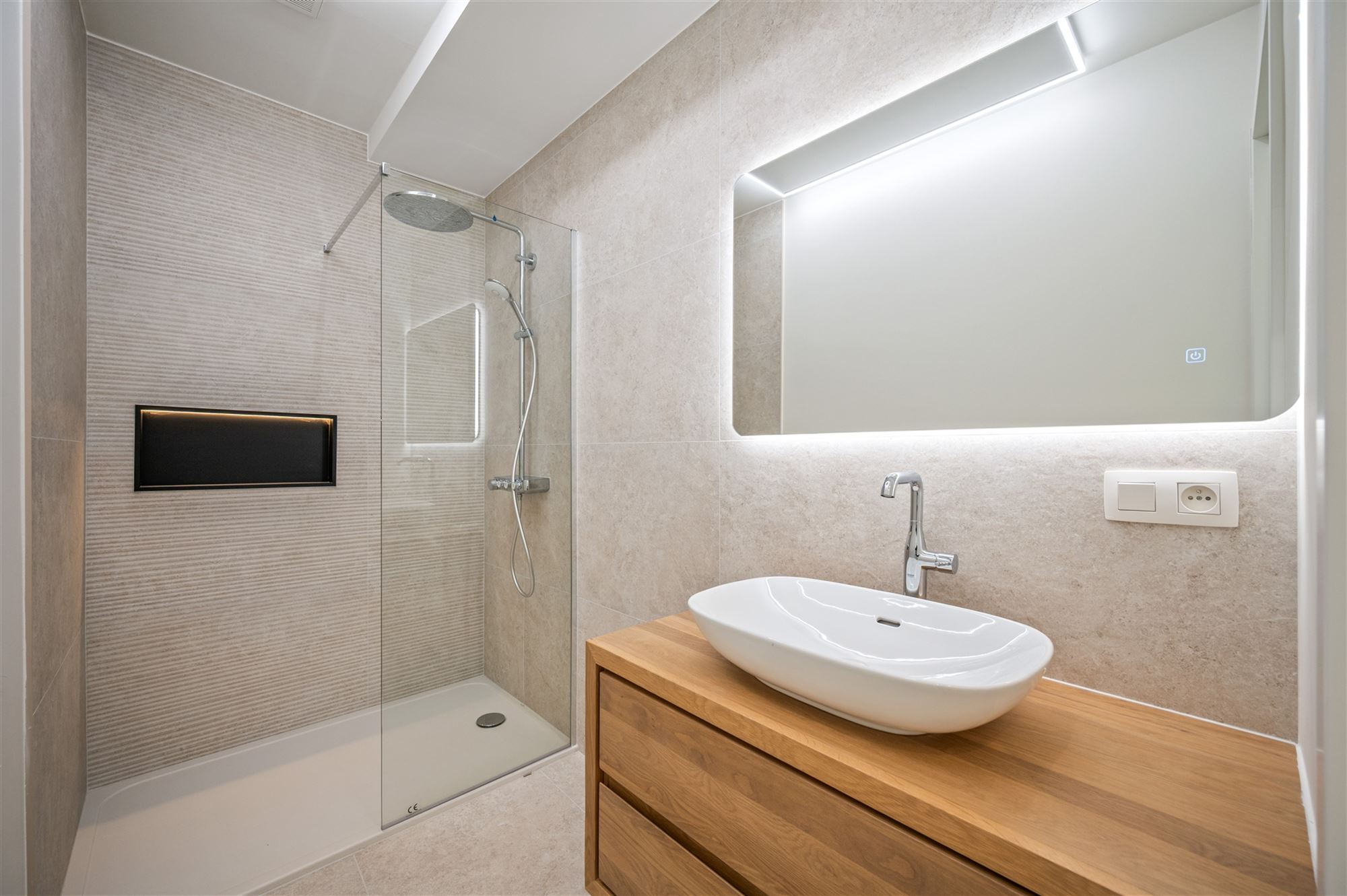 Vernieuwd luxe-appartement met 2 kamers, zicht op de Vaart - foto 5