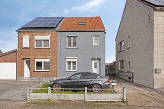 Instapklare, landelijk gelegen woning met o.a. een bewoonbare oppervlakte van 145 m², 3 slaapkamers en aangename tuin. EPC label E. De EPC-score...