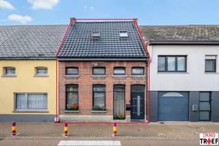 Deze gezellige en energiezuinige woning bevindt zich pal in centrum Lebbeke, op letterlijk enkele stappen van winkels, openbaar vervoer,...