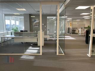 De moderne kantoorruimte van 2.138 m² op het vierde verdiep is gelegen op een top-business locatie met groene omgeving, aan de voet van het...