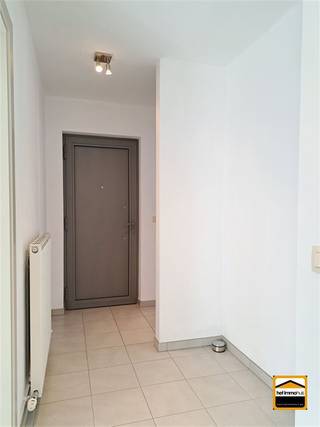 Recent appartement met autostaanplaats, in het centrum van Borgloon. Het appartement is gelegen op de 2de verdieping. Er is geen lift in het...