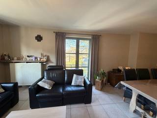 Dit aangename appartement is centraal gelegen in Olsene, op wandelafstand van winkels en andere voorzieningen, met een vlotte verbinding naar...