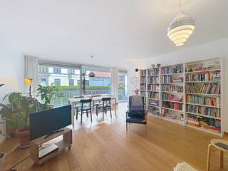 LiggingDit appartement is uitstekend gelegen nabij de Visserij en het Van Eyck-zwembad, op wandelafstand van het centrum van Gent. Dankzij de...