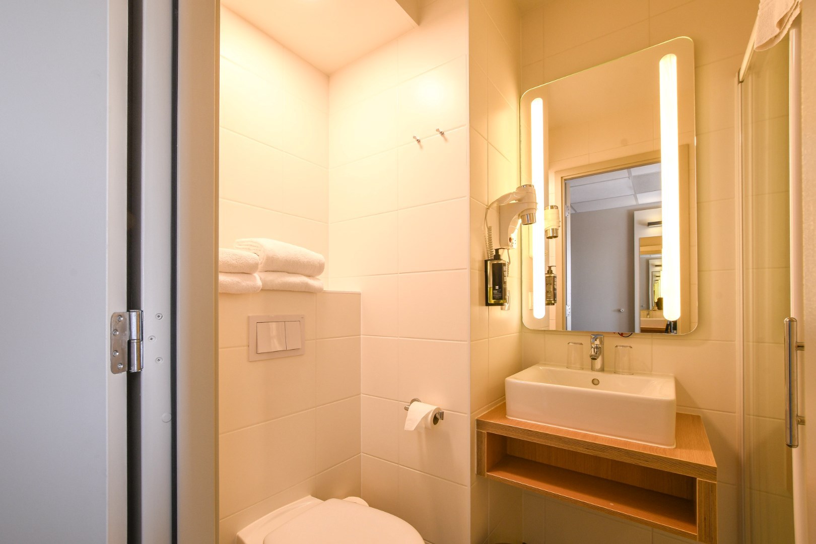 Uw Perfecte Investering aan de Belgische Kust: Hotelkamer in Ibis De Haan - foto 5