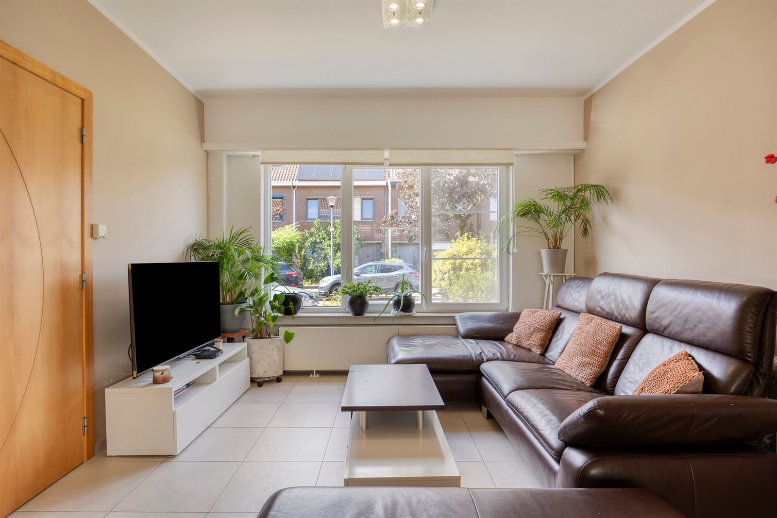 Volledig gerenoveerde 4-slpk woning met garagebox - foto 5