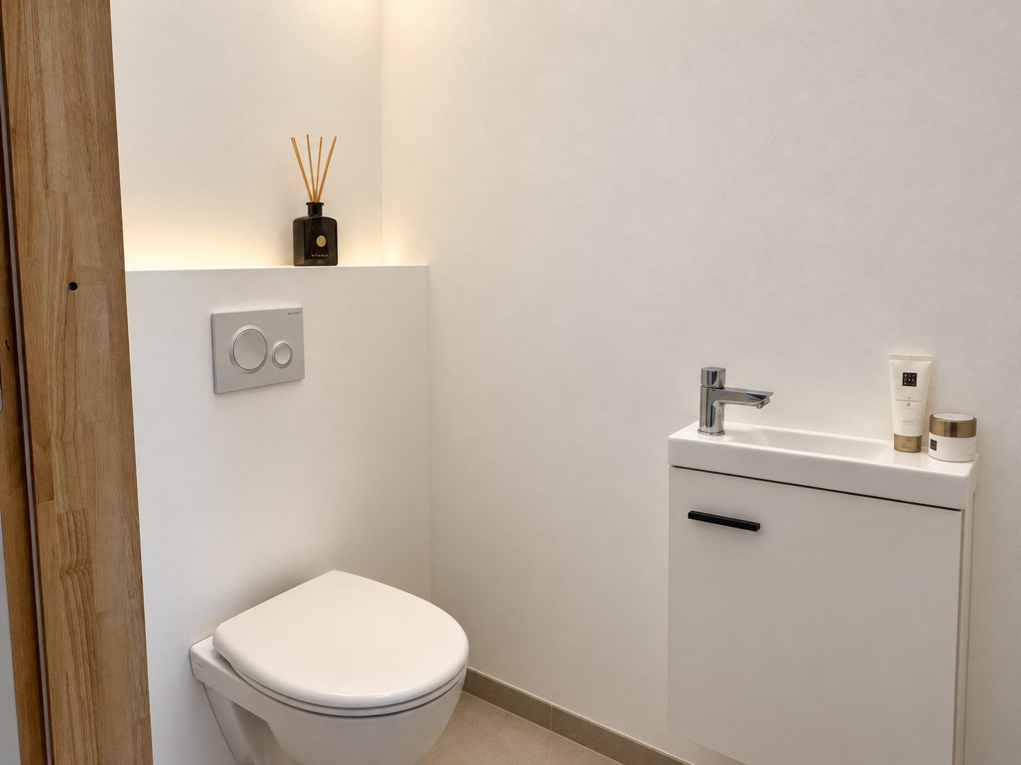 Grote vernieuwde woning met 4 kamers, uitweg en veel ruimte - foto 5