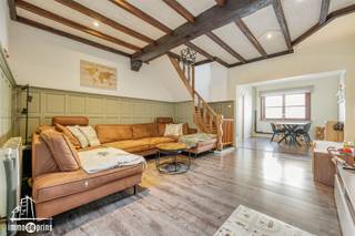 Charmante rijwoning met 4 slaapkamers, ideaal als starterswoning of interessante investering.De woning is praktisch ingedeeld en smaakvol...