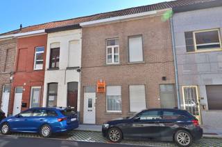 *** QUICK SALE MET BIEDPRIJS VANAF 128.000 EUR *** RUSTIG GELEGEN STADSWONING Aansluitend aan het centrum en op enkele passen van het kanaal kijkt...