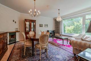 [[ DIT PAND NEEMT DEEL AAN DE ERA OPEN HUIZEN DAG OP 6/12 VAN 14:30 TOT 15:30 ]]
Ben je op zoek naar een slimme investering of een eigen stek met veel potentieel ?<br />Lees hier dan zeker even verder !
<p><u>4deV:</u> Via de hal (8m²) kan u allereerst de praktische inbouwkasten vinden. Perfect om uw jassen, schoenen en huishoudspullen in op te bergen. Dit appartement heeft 2 slaapkamers van 13m² en 7m². De badkamer (5m²) heeft een ligbad met douche functie, lavabo en meer dan genoeg plaats om u klaar te maken voor een avondje uit. Verder is er ook nog een aparte wc. Laat u verbazen door de ruime en vooral lichtrijke leefruimte (24m²) met zicht op het mooie groen, waar u het grote raam volledig kan open draaien. De verzorgde keuken (7m²) werd voorzien van een nieuw, elektrisch fornuis, een nieuwe koelkast en een nieuwe dampkap. Overname van de meubels kan u zelf beslissen of u dit al dan niet wenst te doen! </p>

<p>Achteraan het gebouw kan u mee genieten op het gemeenschappelijk terras. <br />De staanplaats kan u mee aankopen voor € 25.000 <br /><br />Interesse? Boek dan nu uw bezichtiging in bij uw makelaar ! </p>