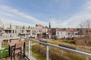 Instapklaar appartement met 2 slaapkamers, gelegen aan de Lousbergskaai (Visserij buurt), met een prachtig uitzicht op groen en twee ruime...