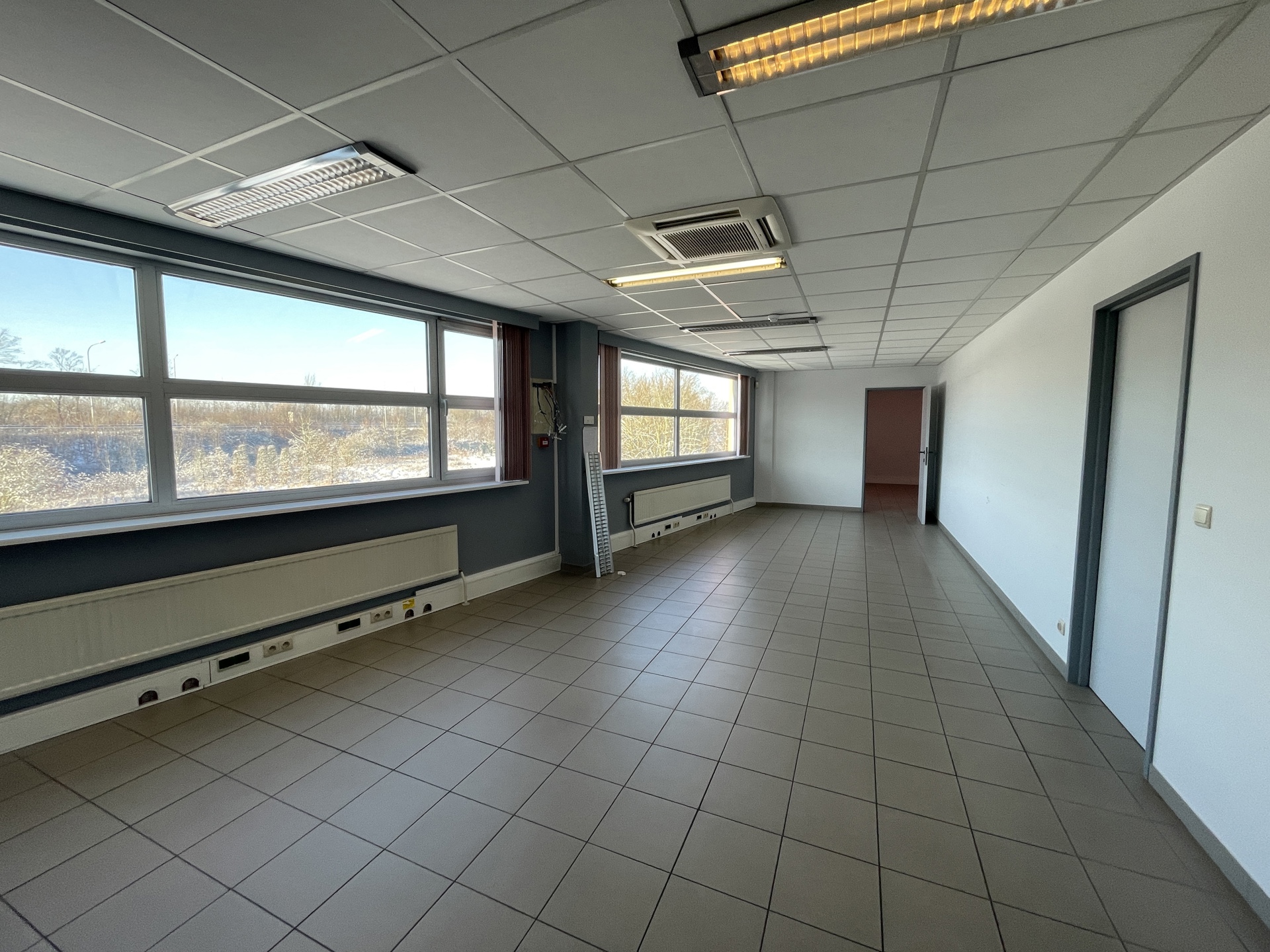 Kantoor te huur 566m² op gelijkvloerse en 1ste verdieping - foto 2