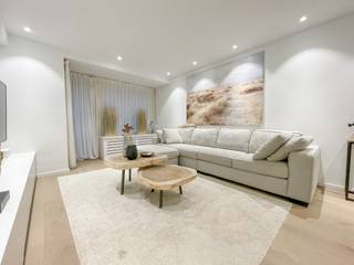 Stijlvol recent gerenoveerd appartement gelegen op een boogscheut van de zee.Indeling: Inkom met toilet. Leefruimte bestaande uit een ruime open...