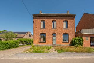 <p>Wonen in een landelijke en groene omgeving? Dan is deze woning is voor jou! Deze eigendom ligt op een perceel van 8 are 48 centiare, ideaal voor wie houdt van een ruime tuin en de groene vingers onder ons! De Wagenmakerstraat 48 in Leest ligt op een boogschuit van Mechelen en kent een uitstekende verbinding naar Brussel en Antwerpen dankzij de nabijheid van de E19. Deze charmante woning kent enorm veel potentieel voor renovatieliefhebbers! Wil jij de uitdaging aangaan om deze verborgen parel weer nieuw leven inblazen? Wij ontvangen u graag!<br />Stedenbouwkundige info: Gvg - WgLk - Gmo - Gvkr - Gvv</p><p>Meer info en documenten op www.malines-group.be</p>