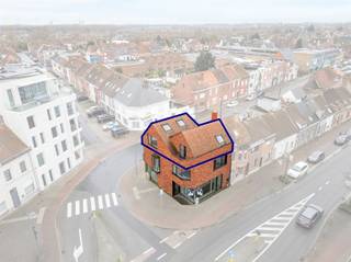 Centraal gelegen kantoorruimte te huur in Harelbeke Deze kantoorruimte is toegankelijk via een aparte inkom deur die toegang verleend aan de...