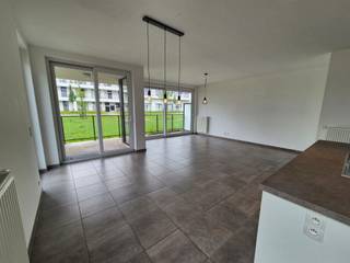 Recent modern appartement omgeven door groen op wandelafstand van het station en grootwarenhuis.Scholen zijn nabij alsook het centrum van Aalter.Met...