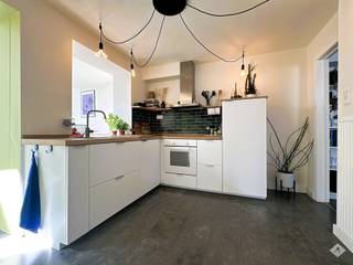 Charmante woning in het hart van Buggenhout Deze goed onderhouden woning is ideaal gelegen in het centrum van Buggenhout en combineert comfort met...